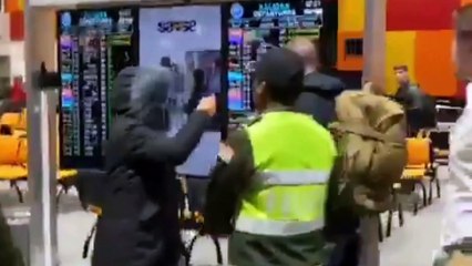 'Expulsan' de Bolivia a los GEO españoles a grito de Fuera maleantes