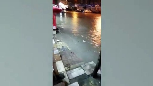 تجمعات كثيفة لمياه الأمطار بشوارع منطقة طوسون في الإسكندرية