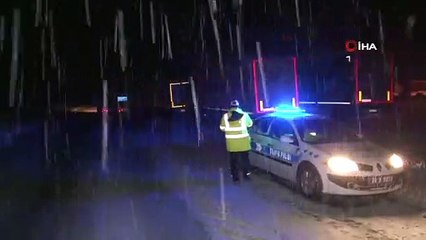 Erzincan'da ulaşıma kar engeli