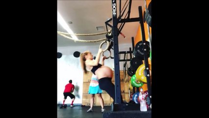 Cette femme choque tout le monde en faisant de la musculation alors qu'elle est enceinte