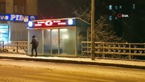 Gümüşhane’de etkili kar yağışı vatandaşları sokağa döktü