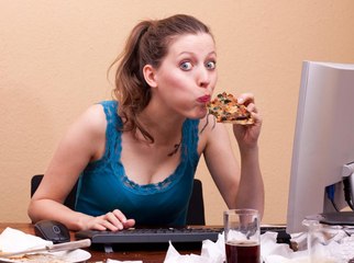 Comer rápido incrementa el riesgo de sufrir un ataque cardíaco