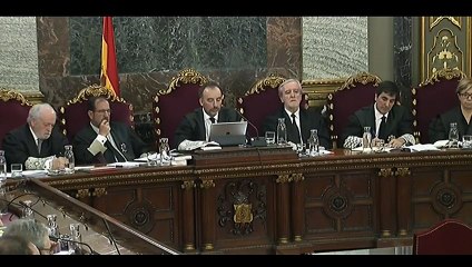 La secretaria judicial explica cómo tuvo que salir por patas por la azotea de la Consejería