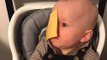 'Cheese challenge': ¿Sabes por qué los padres lanzan lonchas de queso a sus bebés?