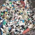 Las impactantes imágenes que muestran cómo llegan kilos de plástico a una playa de Tenerife