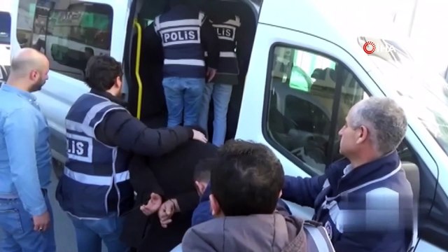 Torbalı'da 2 kişiyi öldürüp, bir polisi yaralayan zanlı tutuklandı