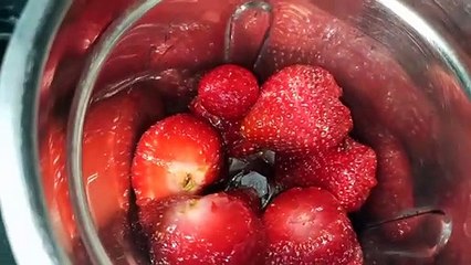 Strawberry Milkshake _ ஸ்ட்ராபெரி மில்க்ஷேக் _ Milkshake recipe in tamil