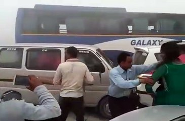 कोहरे में होते हैं हादसे, वाहनों की रफ्तार करें धीमी