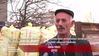 Download Video: Ankara Büyükşehir Belediyesi, çiftçinin elinde kalan yerel mahsüllerle pişirdiği yemekleri ihtiyaç sahiplerine dağıtıyor