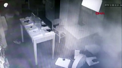 Kahramanmaraş iş yerinden cep telefonu çalan hırsızı bekçiler yakaladı