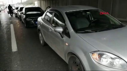 TEM'de zincirleme kaza! Trafik kilitlendi!