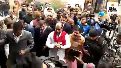 अस्पताल में जान गंवाने बच्ची के घर पहुंचे ओम बिड़ला