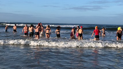 Plœmeur. Une joyeuse trempette dans une eau à 10 degrés