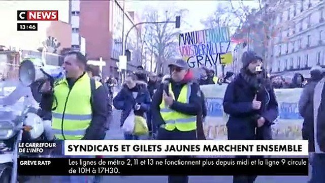 Grève Jour 31 - Manifestation en cours à Paris avec des syndicats et des Gilets Jaunes