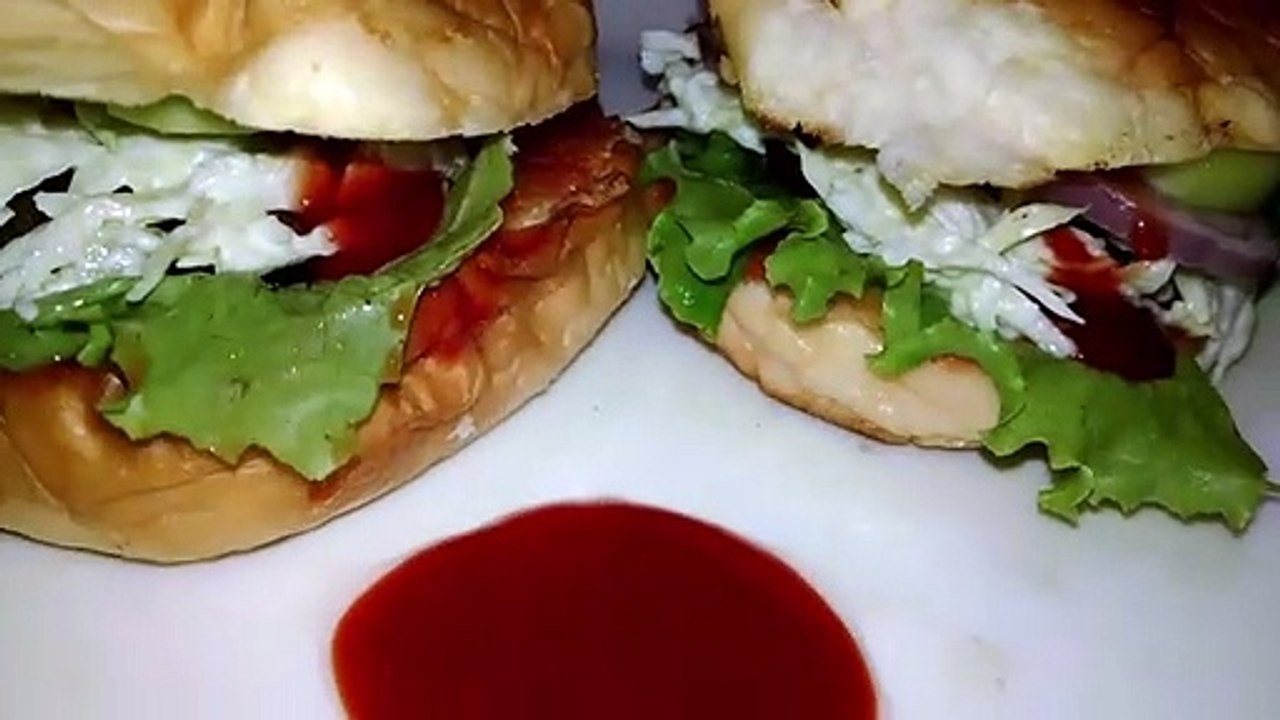 Simple Burger-How to make Burger at home-Veg burger recipe (COOKING WITH HADIQA)