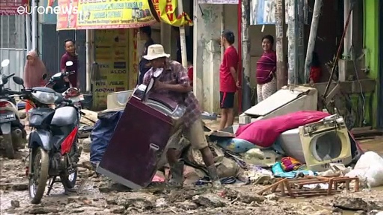 Наводнения и оползни в Индонезии: десятки жертв