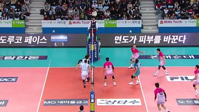 우리카드, '주전 4명 대표팀 차출' 대한항공 꺾고 4연승 / YTN