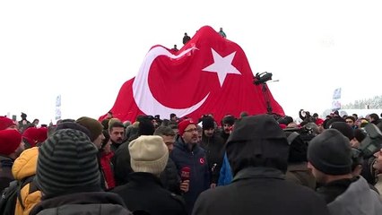 Bakanlar Kasapoğlu ve Pakdemirli "Kardan Heykeller Sergisi"ni açtı