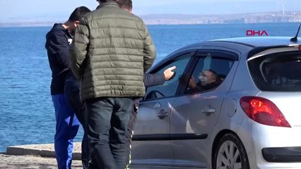 Çanakkale otomobilini denize süren sürücüye kazmalı müdahale