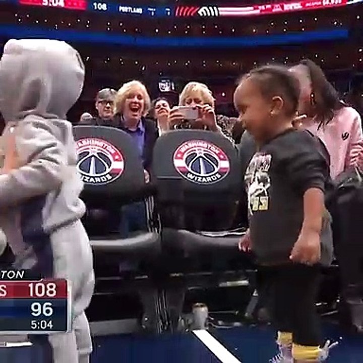 Instant cute : Le fiston de Bradley Beal ne perd pas de temps. Y'en a une qui est déjà ❤