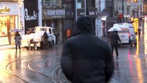 İstanbul'da Sağanak Yağış ve Fırtına Etkili Oluyor