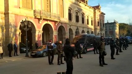 Concentración ante el Parlament durante el pleno