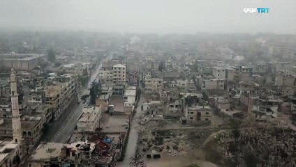 Suriye hükümetinin İdlib'i bombalama anı dronelarla görüntülendi