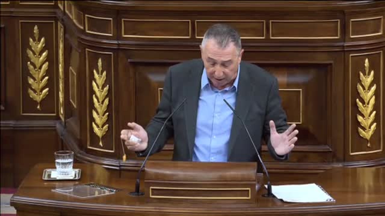 Baldoví ofrece una tila a "la derecha, la extrema derecha y la derecha que se va": "Les veo muy alterados"