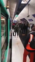 La conductrice malmenée pour avoir oser être une non-gréviste