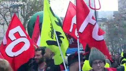 Paris pension protests continue