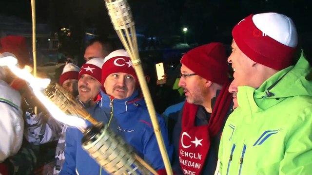Sarıkamış Şehitleri anısına meşaleli kayak ve lazer gösterisi