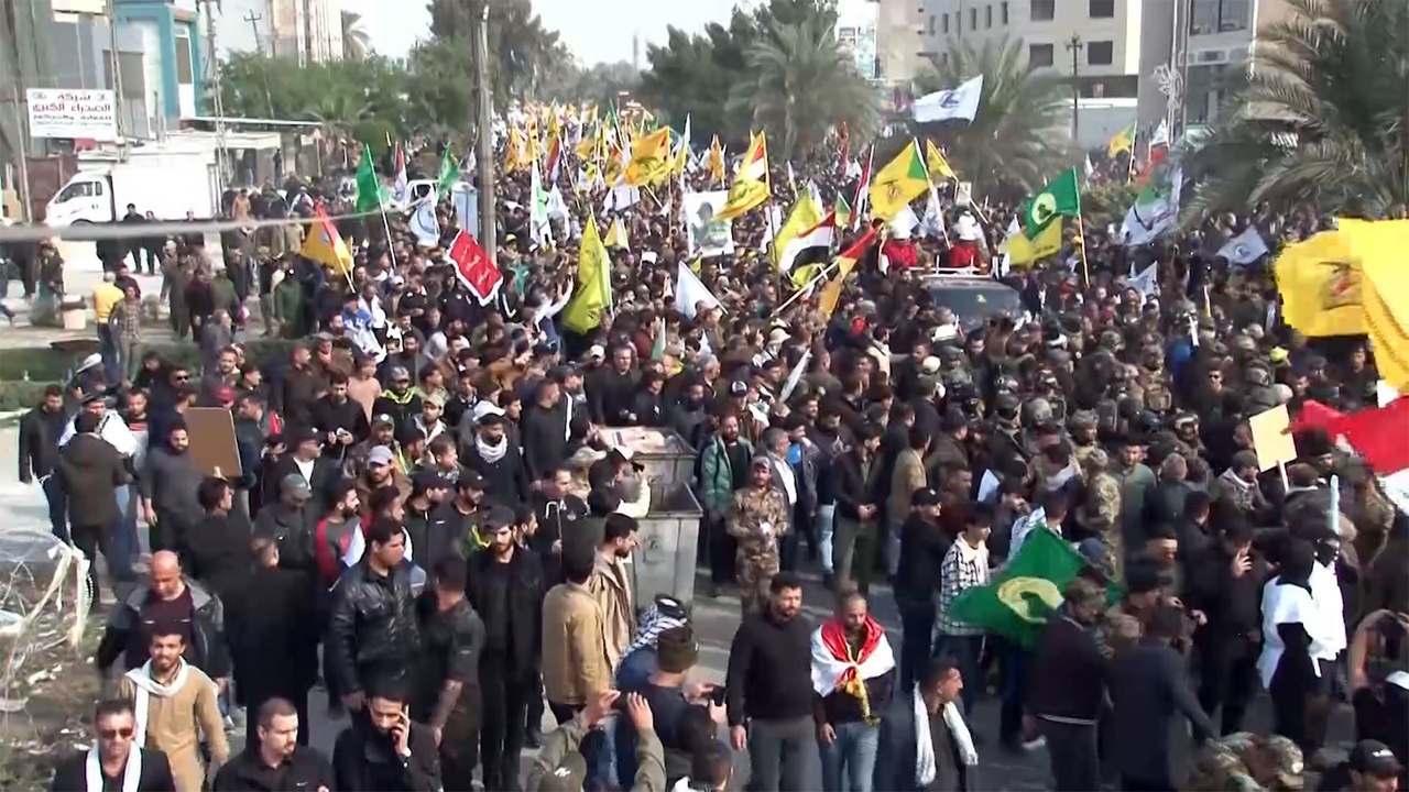 العراقيون يشيعون سليماني والمهندس والبرلمان يناقش إنهاء الوجود الأميركي بالعراق
