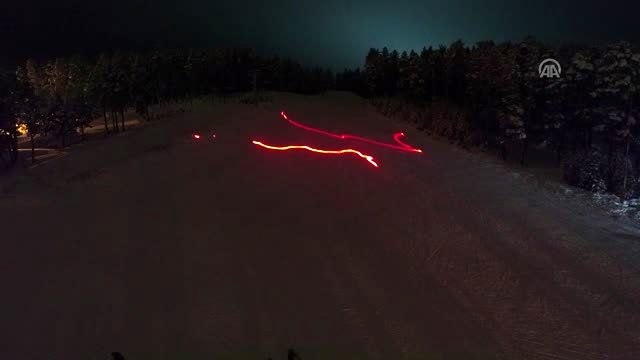 JAK timlerinden Sarıkamış şehitleri anısına meşaleli kayak gösterisi (2)