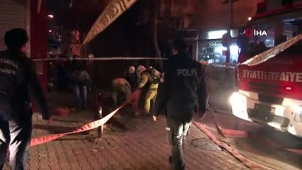 Bakırköy’de korkutan yangın...Ahşap bina alev alev yandı