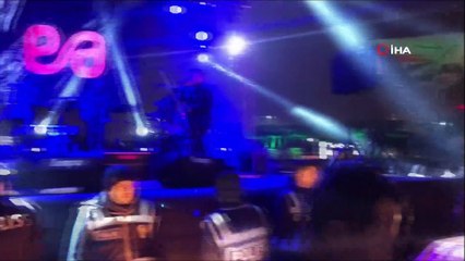 İskenderun'da sırılsıklam Emre Aydın konseri