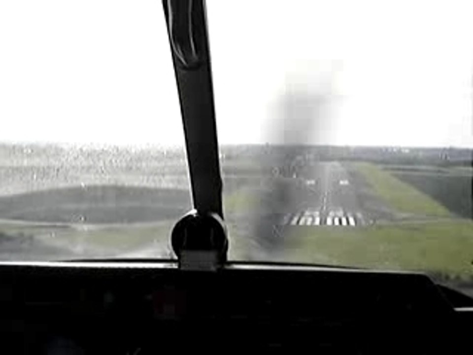 Attérrissage Morlaix LFRU en DR400