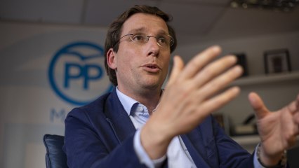 Martínez-Almeida encarándose con unos okupas que pretendían escracharle