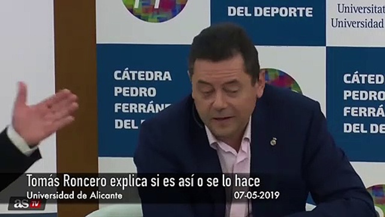 Le preguntan a Tomás Roncero si es así o se lo hace... Y la respuesta es tronchante