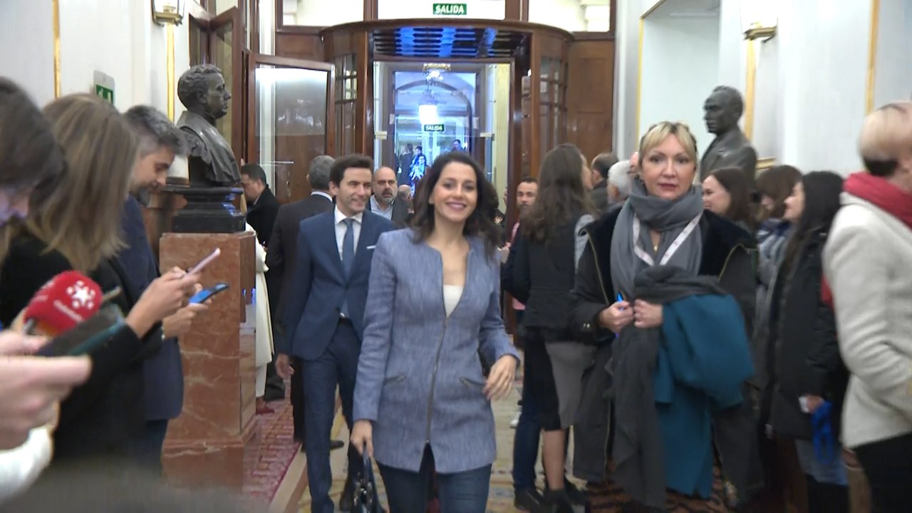 Los diputados llegan al hemiciclo para la segunda jornada de investidura