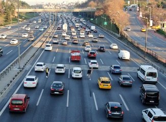 İstanbul trafiğindeki seyyar satıcıların aylık gelirleri 6 bin liraya ulaşıyor