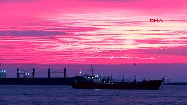 İstanbul bu sabah güne kızıl renkle başladı