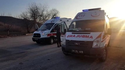 Devrilen otomobildeki 3 kişi yaralandı