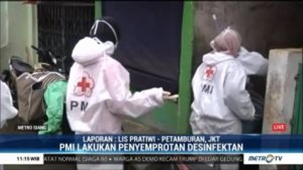 PMI Jakarta Lakukan Penyemprotan Disinfektan ke Lokasi Terdampak Banjir