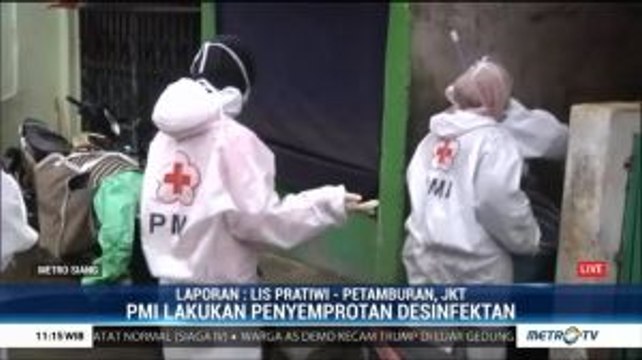 PMI Jakarta Lakukan Penyemprotan Disinfektan ke Lokasi Terdampak Banjir