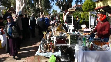 Sokak hayvanları ve yeni dostluklar için "iyilik pazarı" kuruyorlar