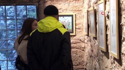 Lise öğrencisi Yağmur, mahkum çocuklarının çizdiği resimlerden ilham alarak sergi açtı