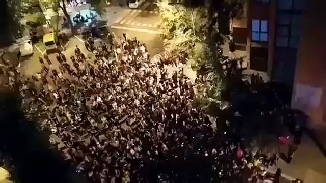 Separatistas gritando PIM, PAM, PUM contra la Guardia Civil como hacía ETA