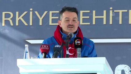 Pakdemirli: "(Gençler) Gelin tarımı plazalarda çalışmaktan daha cazip bir iş alanına dönüştürelim"