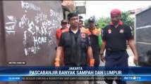 Gubernur Anies Ikut Kerja Bakti Bersihkan Sisa Banjir di Kampung Makassar