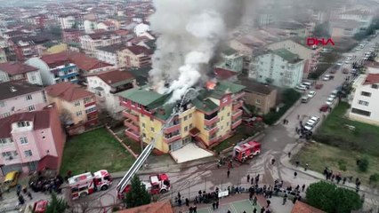 Kocaeli binanın çatısı alev alev yandı, itfaiye yaklaşık 2 saatte söndürdü-2